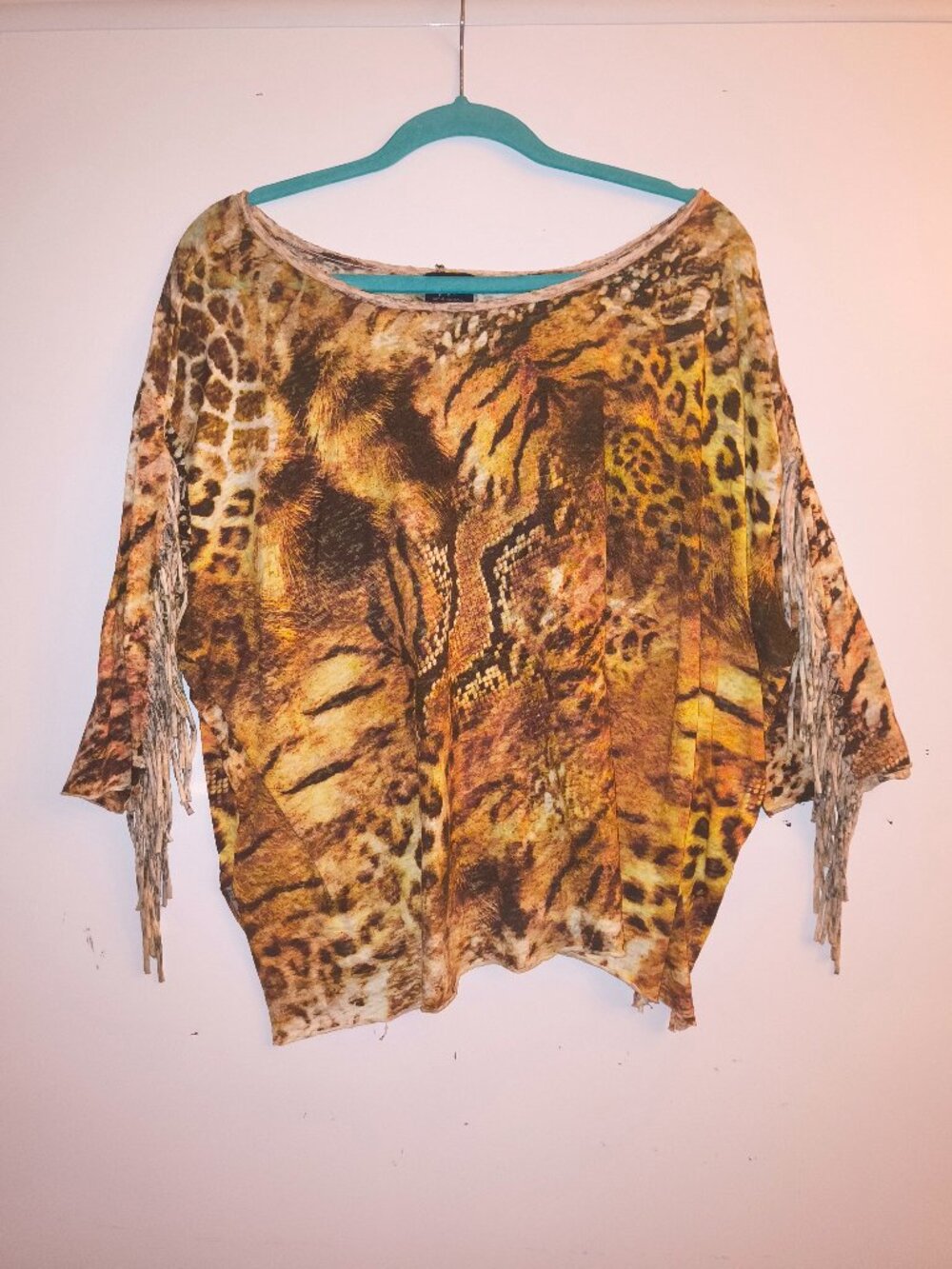Authentic Icon Animal Top - Picture 3 of 3